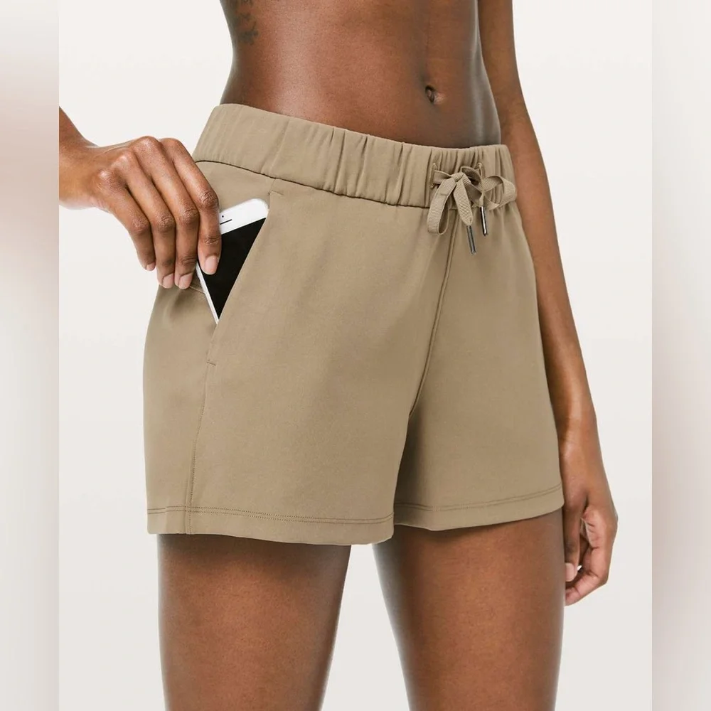 Lululemon On The Fly Short *Woven *2.5" Frontier size 2 - Picture 3 of 11